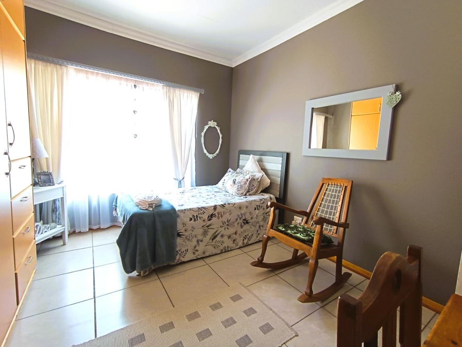 5 Bedroom Property for Sale in Langenhovenpark Free State